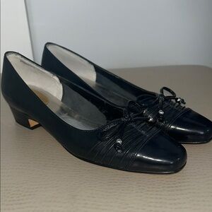 Ros Hommerson Blue Low-Heeled Pumps with Bow